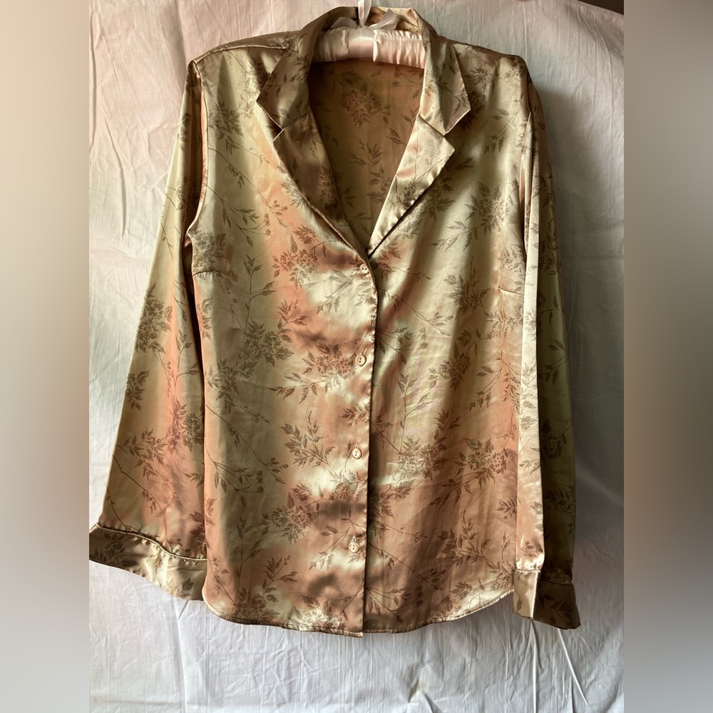 Victoria's Secret Gold Satin Button Up Pajama Top
size M